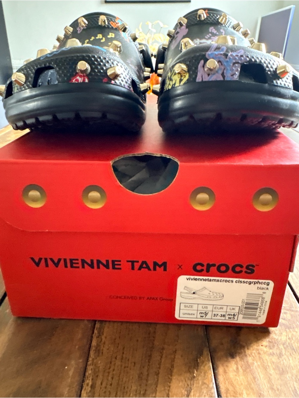 Vivienne Tam x Crocs colab Limited Edition Rare ! Sold out size 7w NWB - Picture 6 of 10